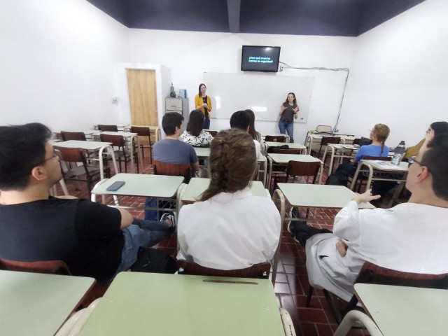 Charla de Seguridad y Manejo en el Laboratorio